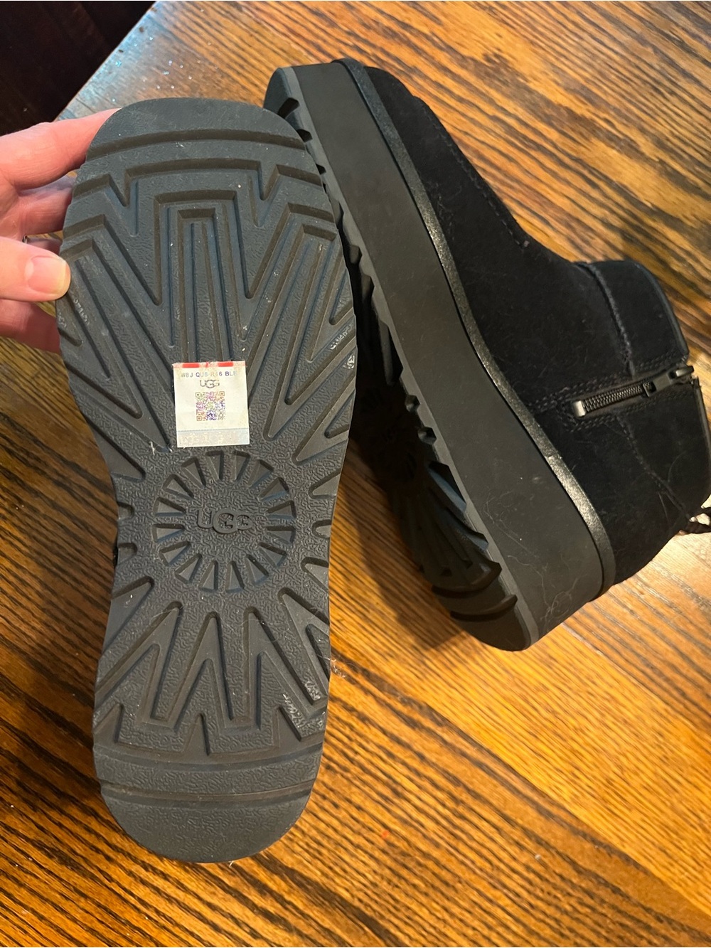 UGG - Picture 4 of 4